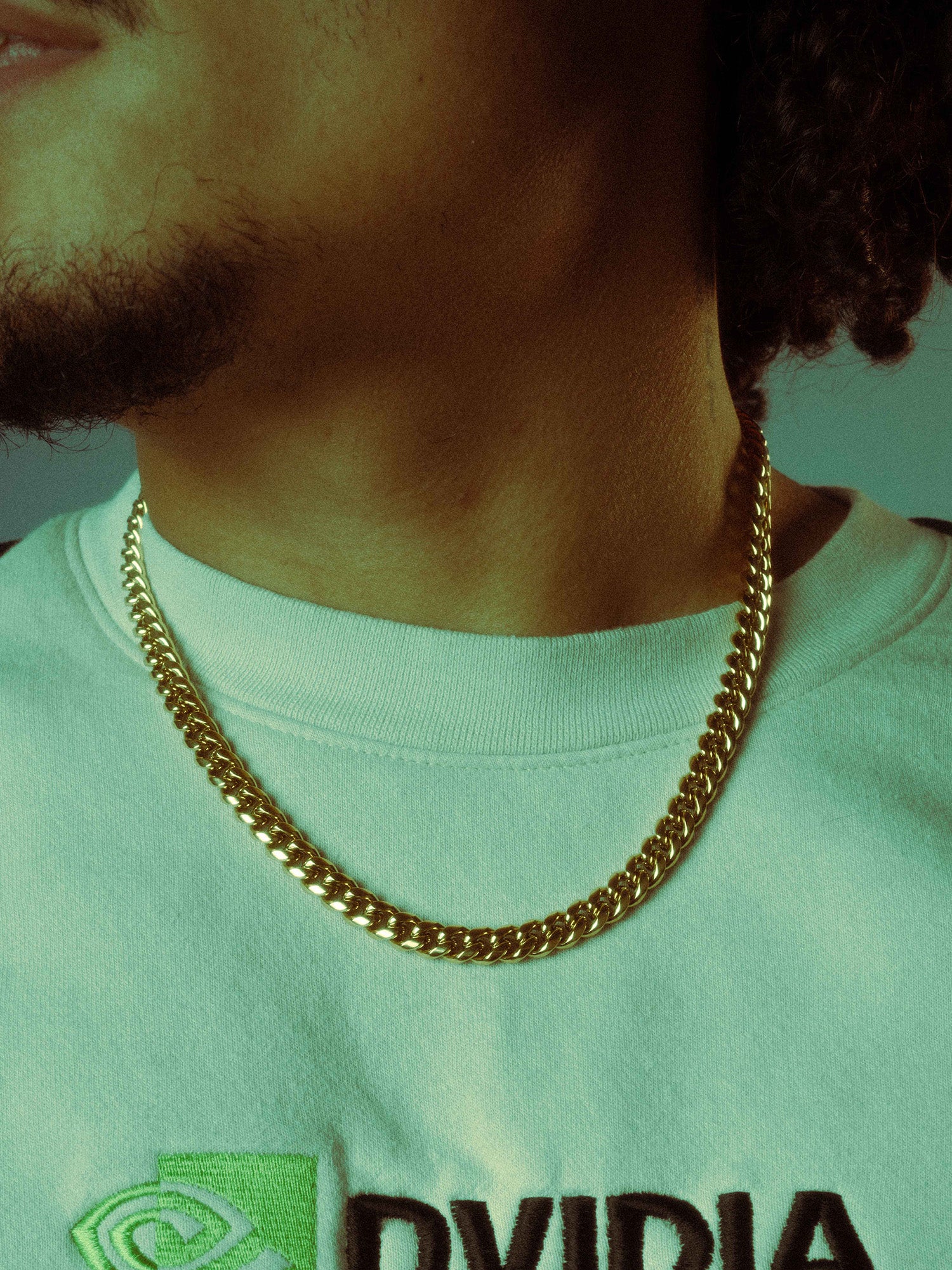 Model is wearing size 20"