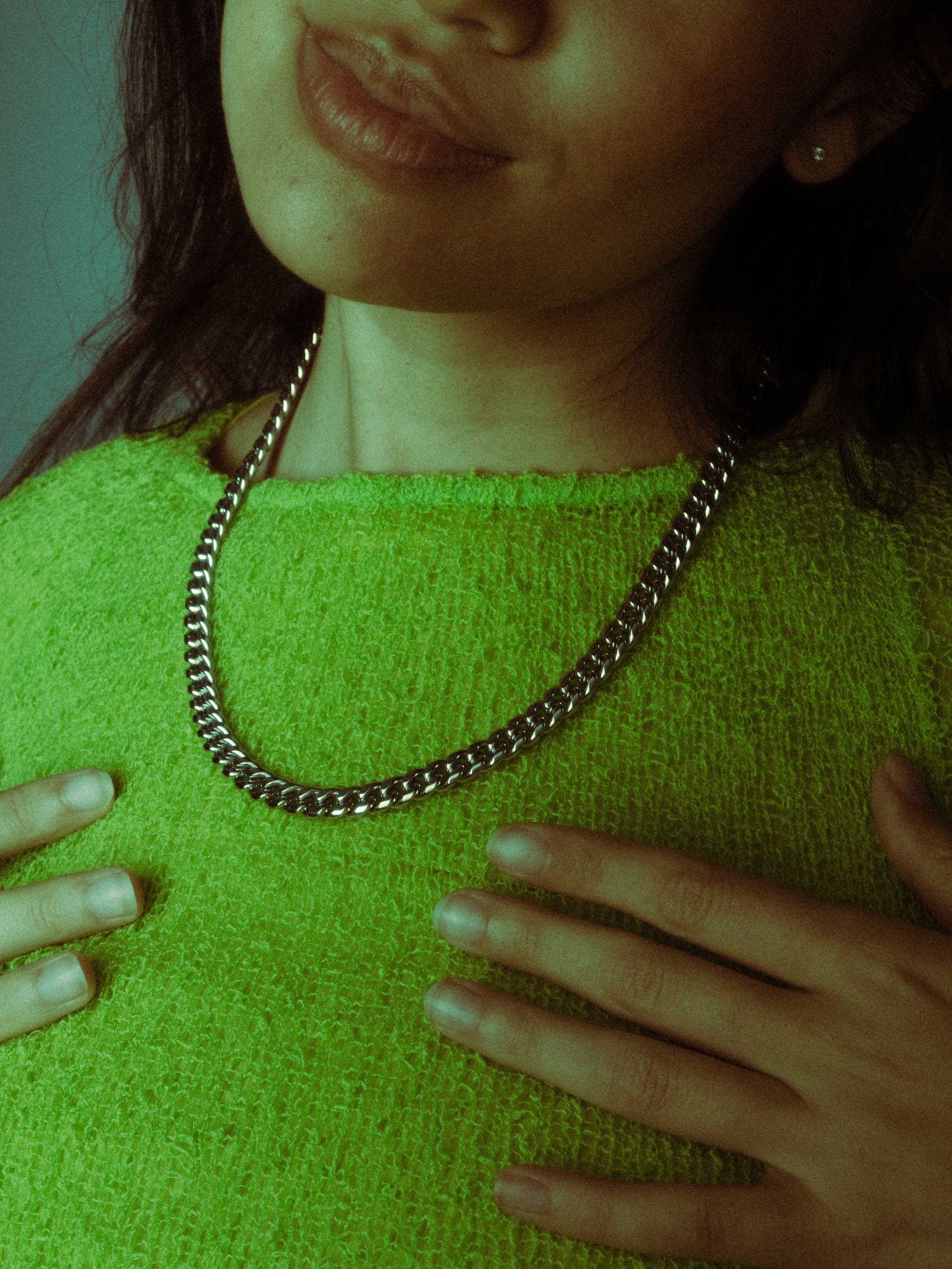 Model is wearing size 20"