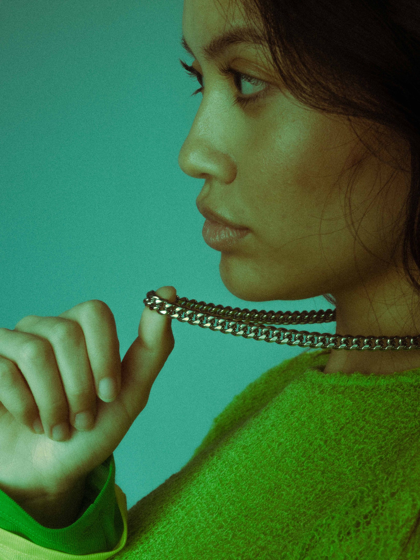 Model is wearing size 20"