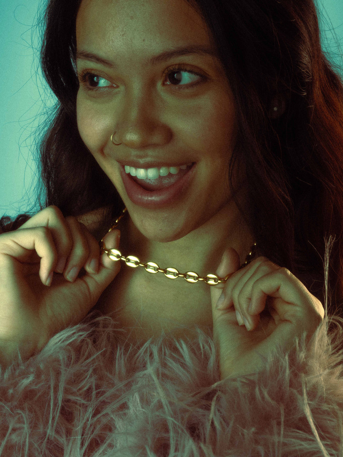 Model is wearing an adjustable chain