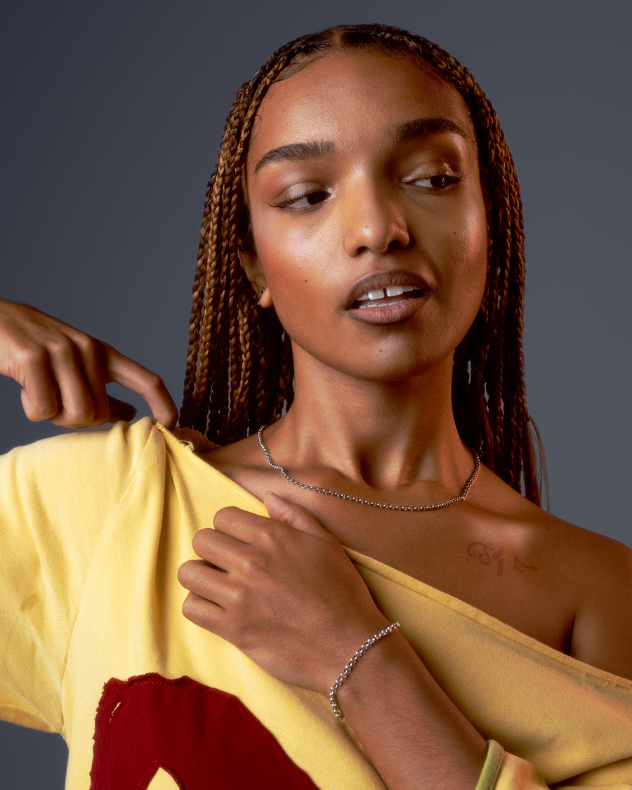 Model is wearing 18" and 7.5"