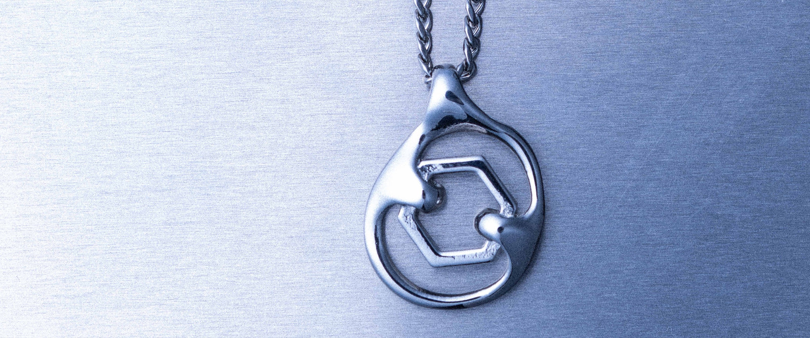 Assembly Necklace pendant on brushed steel